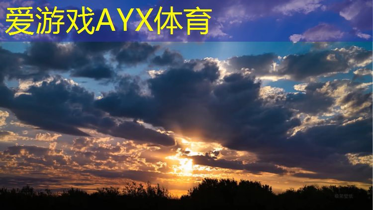 公园健身翻单杠，挑战你的肌肉与平衡能力！